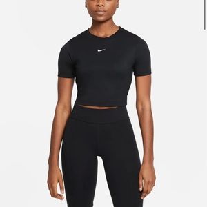 Nike slim fit crop top small